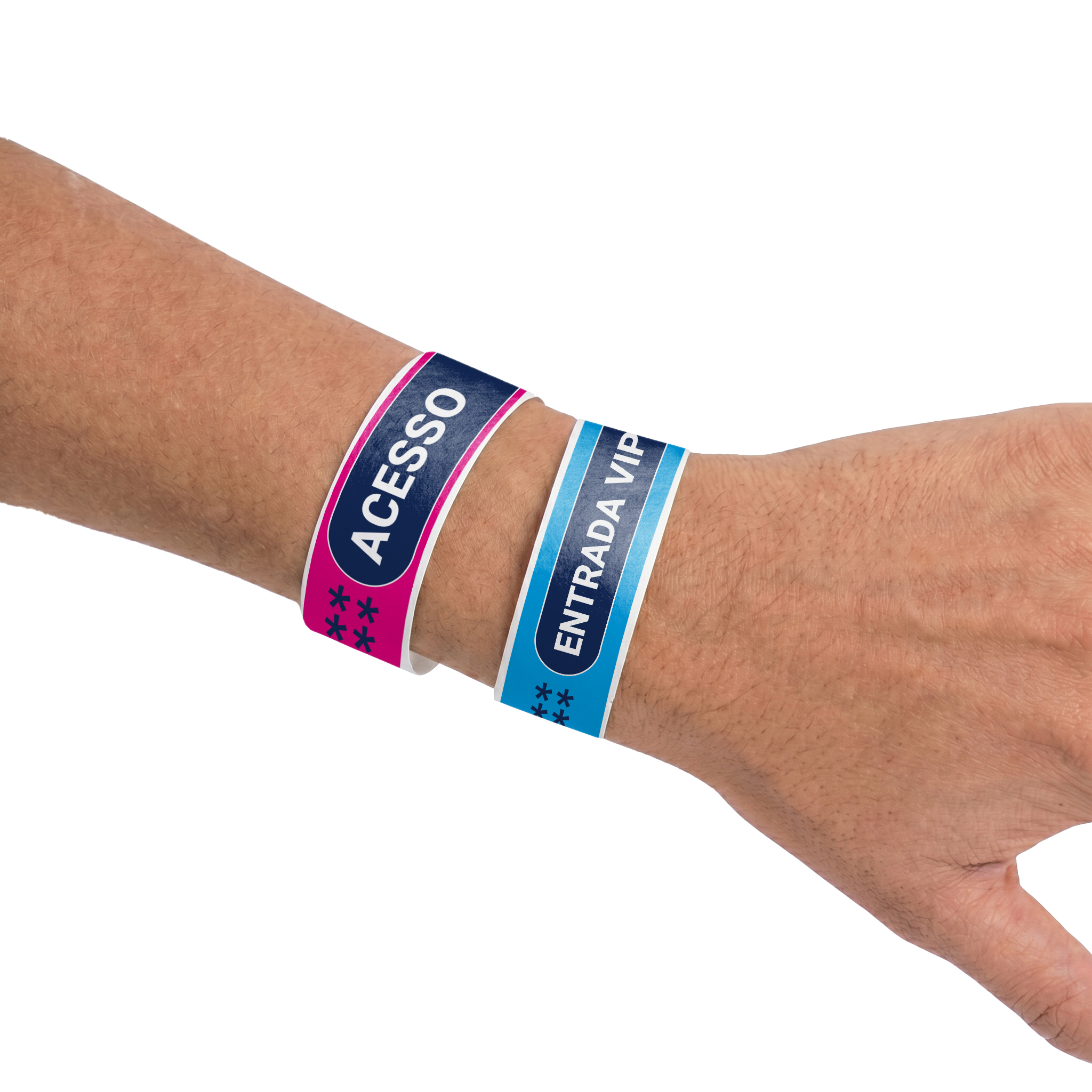 Garanta mais segurança, controle de acesso e visibilidade para o seu evento com a Pulseira Tyvek com Personalização Total! Ideal para festas, shows, formaturas, eventos corporativos, parques, camarotes e ações promocionais, ela combina resistência, praticidade e personalização completa para destacar sua marca ou identidade visual.
Produzida em Tyvek®, material leve, resistente à água e de uso único, oferece excelente durabilidade durante todo o evento. Com impressão em toda a área da pulseira, permite a aplicação de artes personalizadas, logotipos, padrões, numerações e informações de identificação, criando um resultado muito mais exclusivo e profissional.
Uma solução eficiente para quem busca controle de acesso com máxima personalização.
Especificações do Produto
Material/Substrato: Tyvek®
Tamanho: 20 x 2cm
Impressão: Personalização total em toda a pulseira
Cores: Conforme arte enviada pelo cliente
Aplicação: Controle de acesso, identificação e eventos em geral
Prazo de Produção: 4 dias úteis
Informações Importantes
A personalização pode ocupar praticamente toda a superfície visível da pulseira.
Permite impressão de logotipos, textos, artes exclusivas, numeração e elementos gráficos.
Material resistente à umidade, rasgos e ao uso durante eventos.
Possui fechamento de segurança, evitando reutilização após a remoção.